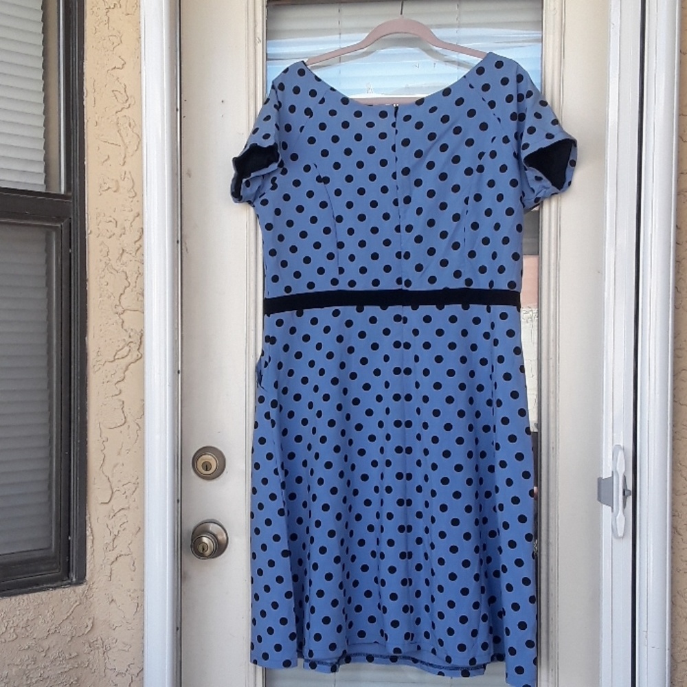 Cloths - Picture 2 of 2
